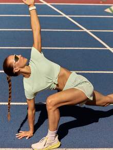 GLOWMODE Chase Your Pace Waist Length Ultra-Lightweight Quick-Dry Curved Hem Seams Reflective Regular Fit Crewneck Tee Running Training Tennis Daily Active Wear - Green - View 5