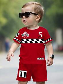 SHEIN Conjunto de camiseta casual minimalista para niño pequeño, adecuado para el verano, con cultura de carreras clásica, estampado a cuadros en blanco y negro, estampado del número 11, estampado de logotipo de texto clásico - Multicolor - Ver 2