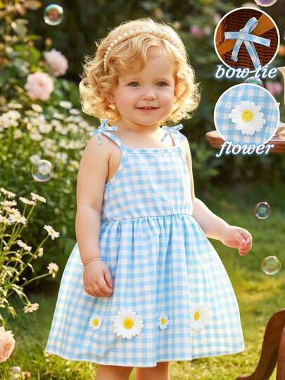 Souflis 女童春夏韩版简约清新连衣裙，前摆饰以白色可爱花卉刺绣，蓝白拼接，无袖收腰编织连衣裙，适合打造可爱休闲造型，舒适百搭，适合日常出行和度假穿着，面料柔软舒适，2026春夏新款，SS26，度假旅行必备，夏季童装