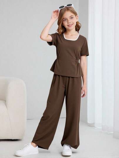 两件套女童T恤，撞色拼接时尚修身棕色针织T恤，搭配休闲宽松直筒运动裤，校园风、街头休闲装，适合春夏穿着