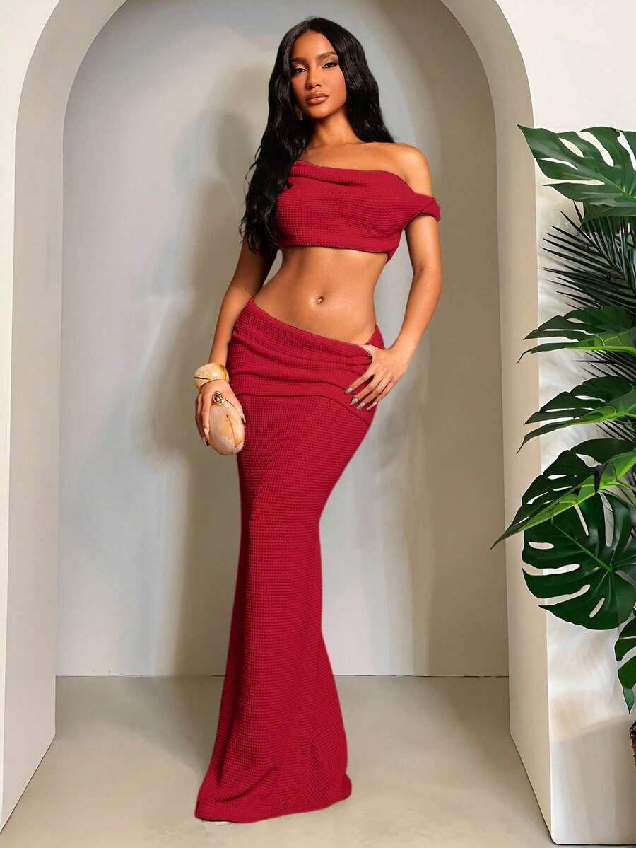 SHEIN SXY 两件套夏季休闲优雅度假纯色钩针编织套装,包括不对称露肩短款上衣和收腰鱼尾裙,假日旅行服装 - 紅色 - 查看 1