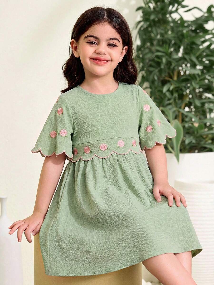 SHEIN Váy mùa hè giản dị thêu hoa cho bé gái - màu xanh lá - Xem 1