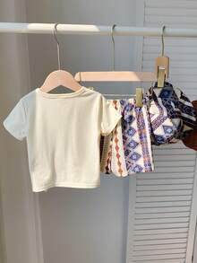 SHEIN 2件套男女宝宝撞色条纹图案度假风短袖T恤短裤套装，含遮阳帽，春夏款 - 藏蓝色 - 查看 2