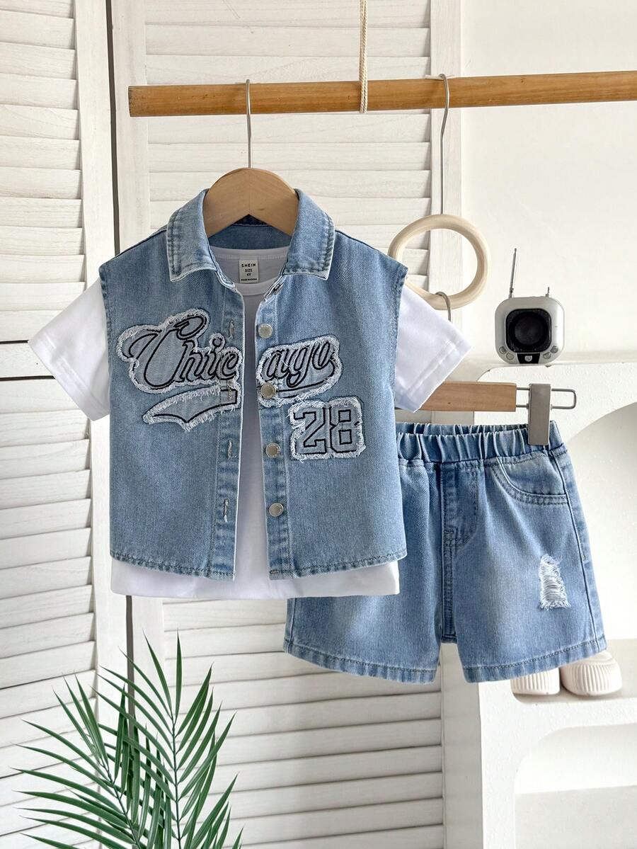 Bộ 2 món gồm áo ba lỗ và quần short denim màu xanh nhạt thêu chữ cho bé trai. - Rửa nhẹ - Xem 1