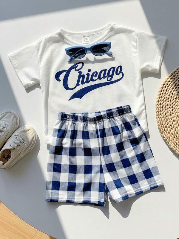 SHEIN 两件套男婴休闲舒适圆领短袖字母印花T恤和简约格子图案短裤睡衣套装，适合居家和外出穿着，春夏款