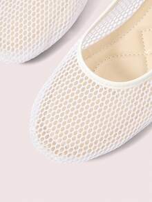 CUCCOO DOLLMOD 一双女士时尚优雅玛丽珍平底网眼透气芭蕾平底鞋，带搭扣，适合休闲日常穿着。 - 白色 - 查看 5