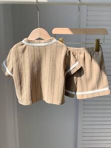 SHEIN Unisex Baby 2pcs/Set Casual Cute Khaki Baseball Jacket And Shorts Set, Spring/Summer Baby Boy Clothes, Outfit Set, Streetwear - Khaki - View 2
