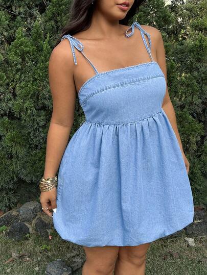 GalTyme 大码女式褶皱肩带系带休闲约会外出牛仔吊带裙夏季嘉年华服装通勤度假毕业时尚Y2K可爱街头风性感派对婚礼优雅商务休闲女式商务海滩毕业大码方领牛仔迷你连衣裙女式浅蓝色褶皱娃娃裙，肩部系带细节