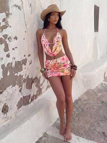 Bonvoyette 3件套夏季春假随机印花三角垂褶领性感优雅度假比基尼套装，配短款网纱裙，适合沙滩和泳池派对穿着 - 彩色 - 查看 1