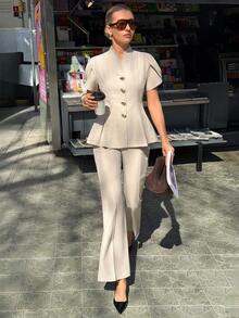 Siren Gaze 女士春夏新款金属纽扣通勤花瓣袖收腰衬衫和喇叭裤套装 - 杏色 - 查看 7