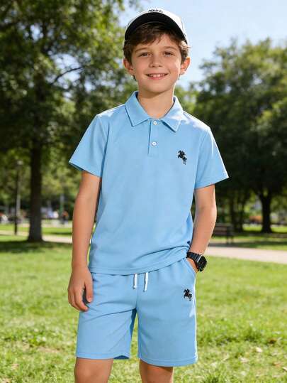 Mirajuku 2pcs/Set Boys' Casual Fashion Little Horse Print Polo Collar Short Sleeve Top And Elastic Waist Little Horse Print Versatile Shorts, Loose Fit Comfortable, Suitable For Autumn, Spring, Summer, Daily Wear, Commuting, Outdoor, Sports, School, Streetwear, Party, Photo Shoot