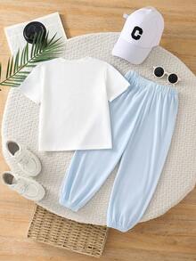 SHEIN Camiseta de manga corta con estampado en el pecho y tirantes, emparejada con pantalones deportivos con cordón, de tela suave y cómoda, en estilo deportivo casual, adecuado para el verano, para niños pequeños - Azul - Ver 2