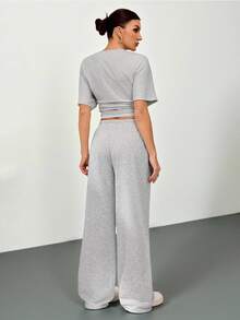 SHEIN Tall طقم تي شيرت وبنطلون كاجوال قطعتين للنساء، تي شيرت بياقة دائرية وأكمام قصيرة على شكل خفاش، لون أحادي - رمادي - مشاهدة 3