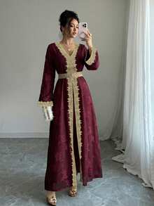 Rafferiza Đầm dài tay cổ chữ V phối ren vàng cho nữ - Màu Đỏ Sâu - Xem 4
