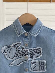 Bộ 2 món gồm áo ba lỗ và quần short denim màu xanh nhạt thêu chữ cho bé trai. - Rửa nhẹ - Xem 4