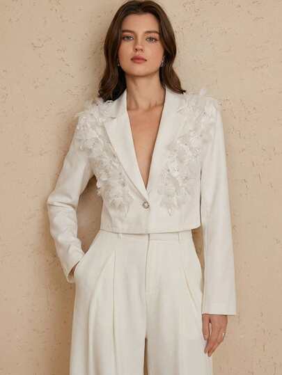 Aveloria Rosie 新款都市通勤短款西装外套，饰有3D立体花卉贴花