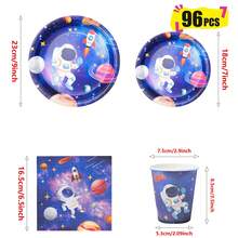 Bộ đồ dùng tiệc dùng một lần hình phi hành gia gồm đĩa, khăn ăn và cốc giấy, phục vụ 24 khách. Bộ đồ dùng tiệc bằng đĩa giấy dùng một lần này phù hợp cho sinh nhật, đám cưới, tiệc theo chủ đề và dã ngoại gia đình. - Xem 2