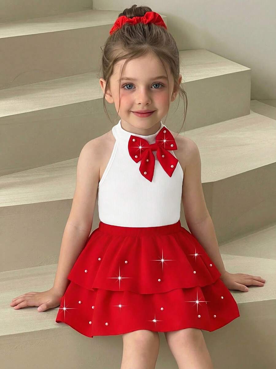 Elladie kids 两件套女童派对珍珠蝴蝶结套装,白色露背罗纹上衣饰有珍珠蝴蝶结,搭配红色层叠蛋糕裙,裙摆也饰有珍珠,散发着优雅甜美的派对气息,适合日常外出、生日派对、家庭聚会等场合,是幼儿女童完美的夏季服装。 - 紅色 - 查看 1