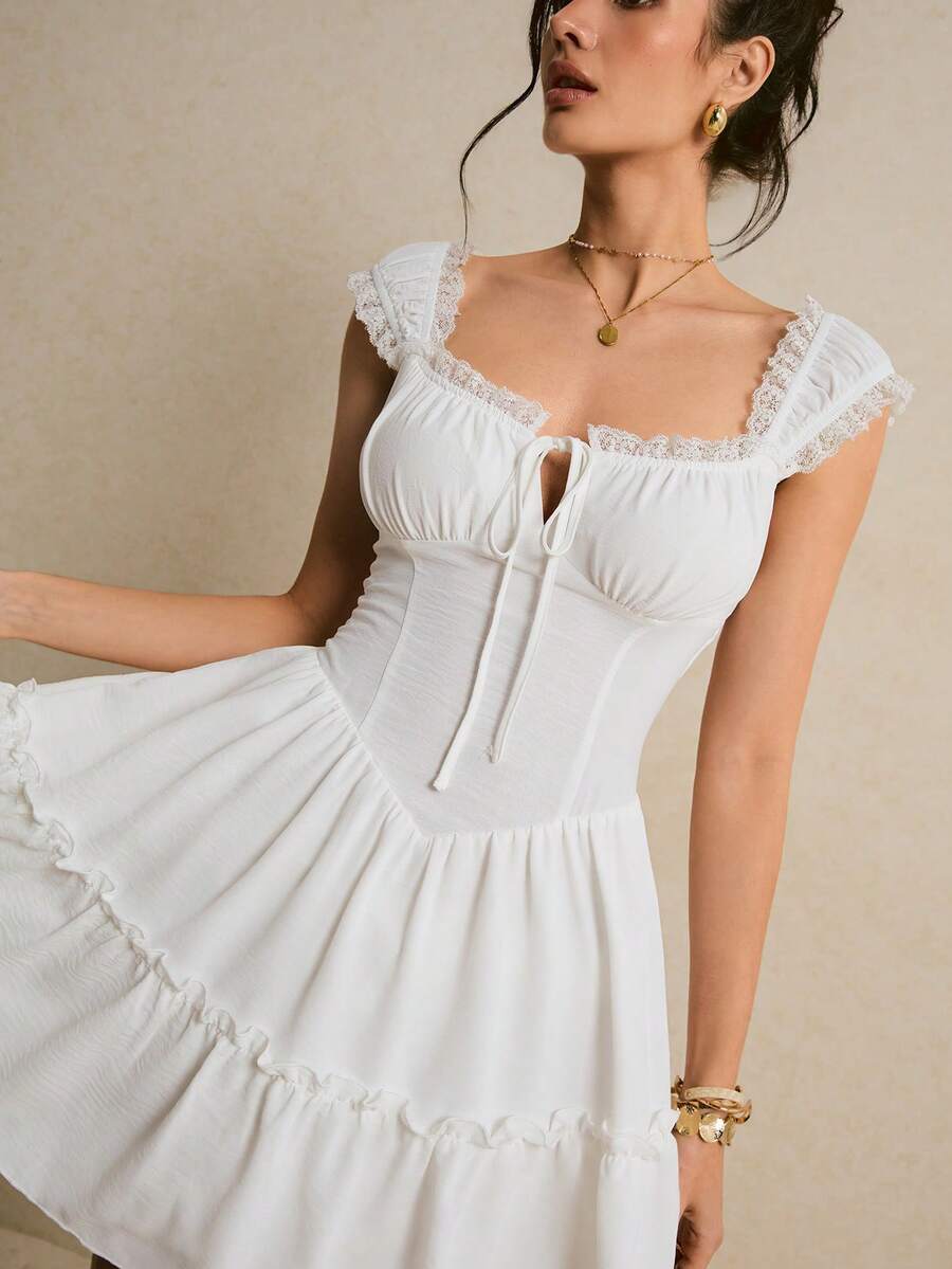 Poéselle 女士纯色撞色蕾丝荷叶边系带时尚迷你连衣裙 白色连衣裙 夏季连衣裙 毕业礼服 荷叶边连衣裙 假日约会装扮 夏季音乐节装扮 生日装扮 女士夏季连衣裙 白色夏季连衣裙 挤奶女工连衣裙 蕾丝边连衣裙 束身夏季连衣裙，日常及约会必备，法式连衣裙 挤奶女工连衣裙 束身，女士最新款连衣裙，2026夏季穿搭，夏季休闲穿搭