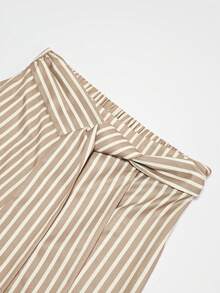 SHEIN Franclia Áo kiểu dáng thanh lịch, màu trơn, co giãn, ôm sát, họa tiết sọc, phong cách retro thường ngày, phù hợp cho kỳ nghỉ biển, đi làm hàng ngày, vẻ quyến rũ thời trang, bộ 2 mảnh gồm áo sơ mi và quần ống rộng buộc dây phía trước, trang phục thường ngày cho nữ, trang phục mùa xuân thanh lịch, trang phục mùa hè thịnh hành dành cho nữ. - Màu Khaki - Xem 5