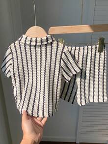 SHEIN Bộ 2 món đồ cho bé trai mùa hè, gồm áo sơ mi ngắn tay kẻ sọc và quần short cạp chun. - Nhiều màu - Xem 2