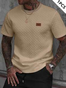 Manfinity Homme 加大码男士圆领短袖T恤，舒适混纺面料，正面饰有优雅皮革贴片，适合休闲、派对、聚会、运动、办公等场合，经典日系春夏流行T恤 - 卡其色 - 查看 1