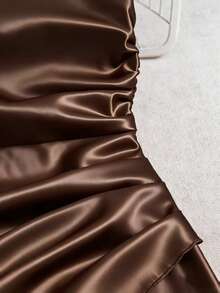 SHEIN PETITE Đầm midi không tay bằng vải satin, thiết kế xếp ly ở eo, kiểu dáng thanh lịch, phù hợp cho mùa hè, đám cưới và các sự kiện. - màu nâu - Xem 4