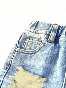 SHEIN Pantalones cortos vaqueros de verano para bebé niño, estilo callejero de moda, color azul desgastado vintage, detalles desgarrados, cintura elástica con un solo botón decorativo, cómodo y elegante, versátil para el verano - Azul lavado medio - Ver 6