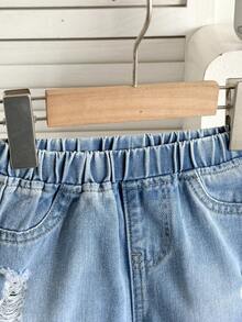 Bộ 2 món gồm áo ba lỗ và quần short denim màu xanh nhạt thêu chữ cho bé trai. - Rửa nhẹ - Xem 7