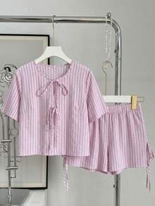 Comfylo Bộ 2 món kẻ sọc cỡ lớn dành cho nữ, bộ đồ kẻ sọc màu hồng, bộ đồ đi học, áo sơ mi thắt nơ phía trước kiểu công sở, phối cùng quần short, phù hợp với dáng người đầy đặn, phù hợp cho dịp đi học, bộ đồ hai mảnh mùa thu cho nữ, trang phục nữ phong cách retro, bộ đồ mùa hè, bộ quần short và áo sơ mi, bộ đồ kẻ sọc, bộ đồ đi nghỉ mát, bộ đồ lễ hội âm nhạc. Trang phục thiết yếu hàng ngày và ngoài trời, thanh lịch và thời trang cho việc đi làm, trang phục hai mảnh đơn giản và thời trang cho nữ, trang phục mùa hè cho nữ, vải họa tiết hoa ba chiều, để mặc hàng ngày, bộ đồ hai mảnh Ngày của Mẹ cho nữ, bộ đồ phối hợp mùa hè cho nữ, bộ quần short và áo sơ mi cỡ lớn cho nữ, bộ quần short cho nữ, trang phục đi nghỉ mát mùa hè cho nữ, bộ đồ kẻ sọc cho dáng người đầy đặn, bộ quần short cho nữ, bộ đồ kẻ sọc phối hợp cho nữ, bộ đồ mùa hè cho nữ. Bộ áo và quần short kẻ sọc đi nghỉ mát dành cho nữ, bộ quần short đi nghỉ mát cho nữ, bộ trang phục đi nghỉ mát 2 mảnh cho nữ, trang phục thường ngày. - Hồng - Xem 10