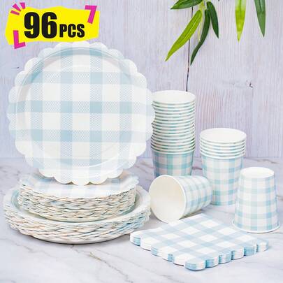 Bộ đồ dùng tiệc dùng một lần gồm đĩa, khăn ăn và cốc giấy họa tiết cánh hoa kẻ caro xanh trắng, phục vụ 24 khách. Bộ đồ dùng tiệc bằng giấy dùng một lần này phù hợp cho sinh nhật, đám cưới, tiệc theo chủ đề và dã ngoại gia đình.