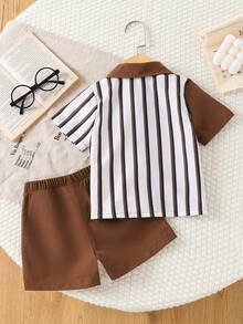 SHEIN Playful Pals 2件套幼儿男童时尚休闲条纹印花短袖衬衫和短裤夏季套装 - 彩色 - 查看 3