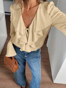 Elyressa A Lady Weaves An Elegant And Stylish Autumn Commuting Shirt - Khaki - View 4