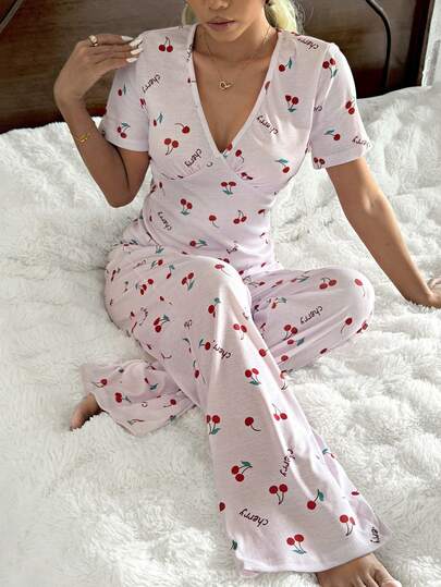 Conjunto de pijama de top de manga corta y pantalones con estampado de cerezas para mujer