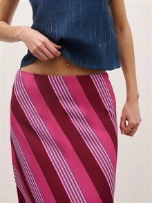 Nöista Chân váy maxi kẻ sọc. Họa tiết kẻ sọc chéo nổi bật dọc theo gấu váy. Thích hợp cho mùa xuân, mùa hè, đi nghỉ mát, du lịch, mặc ngoài, đi biển, hoặc mặc hàng ngày. - Nhiều màu - Xem 5