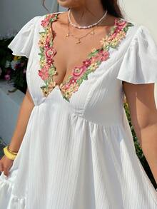 GalTyme 大码女式贴花装饰荷叶边下摆休闲连衣裙 - 白色 - 查看 2