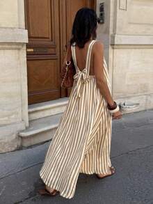 SHEIN PariChic 女士浪漫优雅休闲圆领无袖杏白条纹印花长连衣裙，后背饰有蝴蝶结，适合度假、沙滩、春夏新款、情人节、工作、生日等场合，尽显波西米亚风情。 - 杏色 - 查看 2