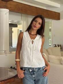 Serisse 女士深V领打结设计向日葵刺绣休闲百搭日常衬衫 - 白色 - 查看 2