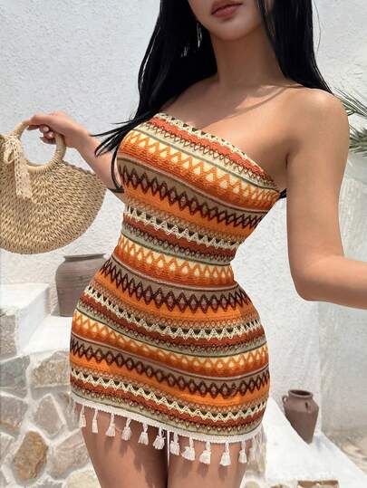 Sunnyshic Vestido fruncido con diseño sin tirantes, cintura entallada y dobladillo con flecos en un estilo patchwork de colores, con aire sexy y de europea y americana para vacaciones