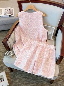 GlowEve CURVE 大码女式梭织网眼压花面料露背无袖上衣搭配松紧腰阔腿短裤套装，优雅服饰，适合夏季日常通勤和度假穿着。 - 彩色 - 查看 2