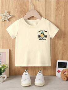 SHEIN 男婴休闲时尚创意可爱圆领修身针织T恤,印有“我只是来陪小鸡的”复活节小鸡和彩蛋字母图案,适合春夏穿着。 - 杏色 - 查看 4