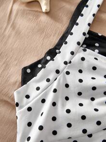 SHEIN Sparklyn 两件套少女黑白波点露背短款上衣套装，采用经典的黑白波点配色，精致的荷叶边饰边和收腰设计，适合日常穿着、家庭出游、休闲聚会等场合。 - 黑與白 - 查看 3