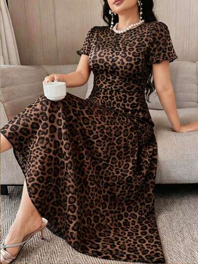 Modelyn Plus Size Women Leopard Print Round Neck Short Sleeve Fashion Dress