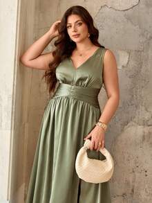 大码女士纯色缎面褶皱复古腰部打褶可调节宽肩带无袖A字开衩长裙，优雅法式复古简约风格，适合办公室、通勤、商务、休闲、海滩、派对、春夏等场合。女士奢华连衣裙，正式礼服，缎面鼠尾草绿连衣裙，优雅经典鼠尾草绿伴娘礼服。 - 綠色 - 查看 4
