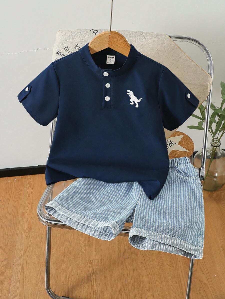 SHEIN Genkimix Kids 男孩夏季學院風2件套套裝，刺繡圖案立領襯衫搭配條紋短褲，韓版簡約時尚運動休閒套裝 - 藏蓝色 - 查看 1