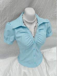 Sweetra Blusa feminina de manga curta com decote em V franzido, modelagem que valoriza o busto e acentua a cintura (recomenda-se escolher um tamanho maior caso tenha busto grande). Moderna e versátil, ideal para o trabalho. Blusas femininas de manga curta, blusas e tops femininos, camisas femininas para o verão. - Baby Azul - Ver 5