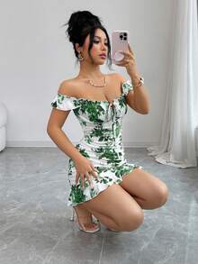 Selianne 复古印花露肩荷叶边A字连衣裙，修身剪裁，优雅性感法式风情，适合约会、度假、通勤、海滩休闲等场合。 - 綠色 - 查看 3