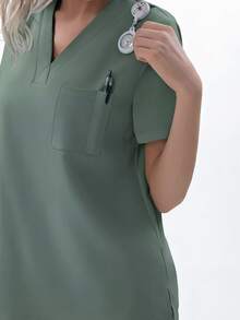 TaskEZ Bộ đồng phục y tá nữ 1 món: Áo cổ chữ V chất liệu mờ có 1 túi + Quần dài 4 túi, cạp chun co giãn chất liệu mờ - màu xanh lá - Xem 5