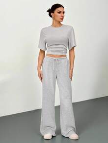 SHEIN Tall طقم تي شيرت وبنطلون كاجوال قطعتين للنساء، تي شيرت بياقة دائرية وأكمام قصيرة على شكل خفاش، لون أحادي - رمادي - مشاهدة 4