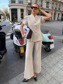 Siren Gaze 女士春夏新款金属纽扣通勤花瓣袖收腰衬衫和喇叭裤套装 - 杏色 - 查看 8